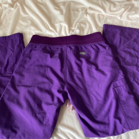 FIGS Ultra Violet Kade- XSP cargo scrub pants - Picture 2 of 3